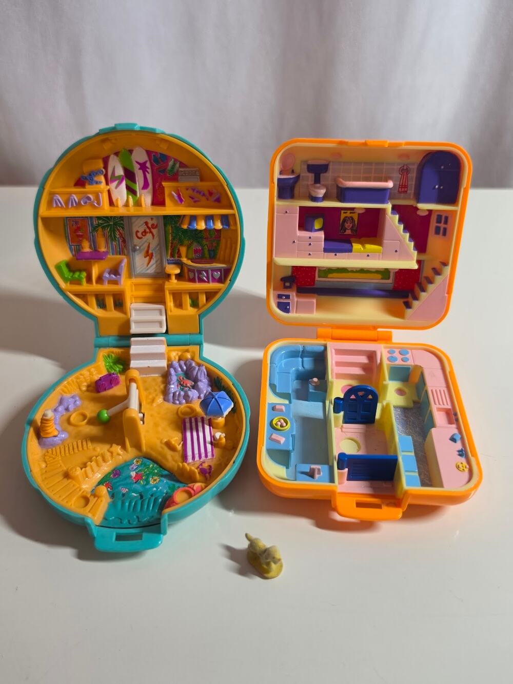 1989 Aqua Shell Beach & Orange Square Penthouse Apt Compacts Plus 1 Flocked Dog
